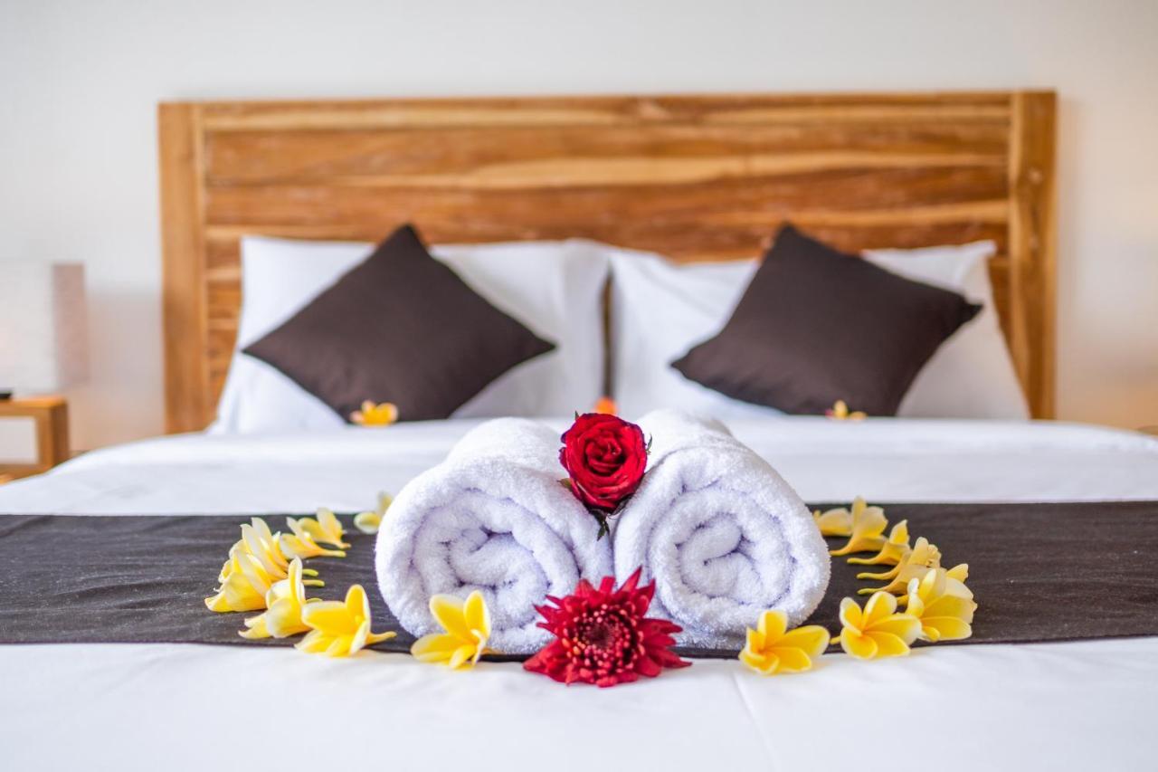 Wooden Puri Guesthouse Uluwatu Exteriör bild