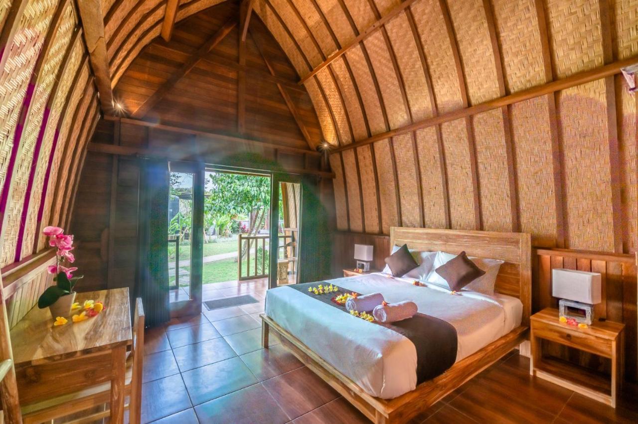 Wooden Puri Guesthouse Uluwatu Exteriör bild