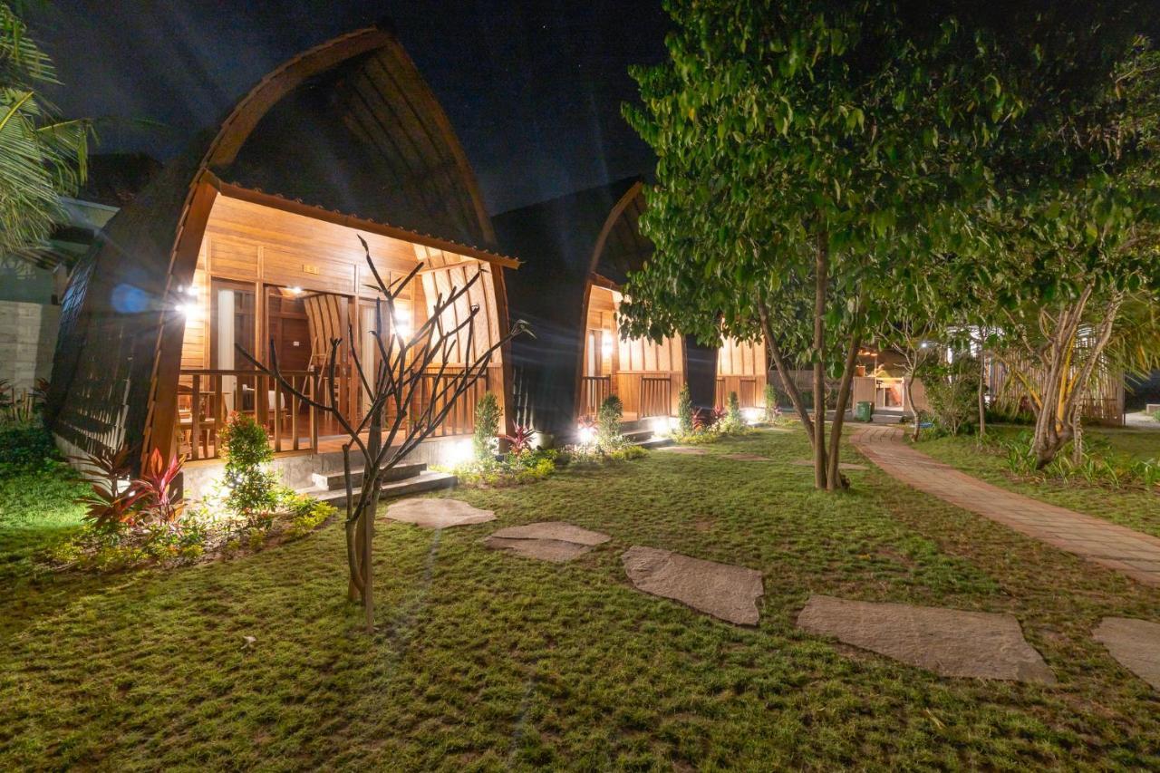 Wooden Puri Guesthouse Uluwatu Exteriör bild