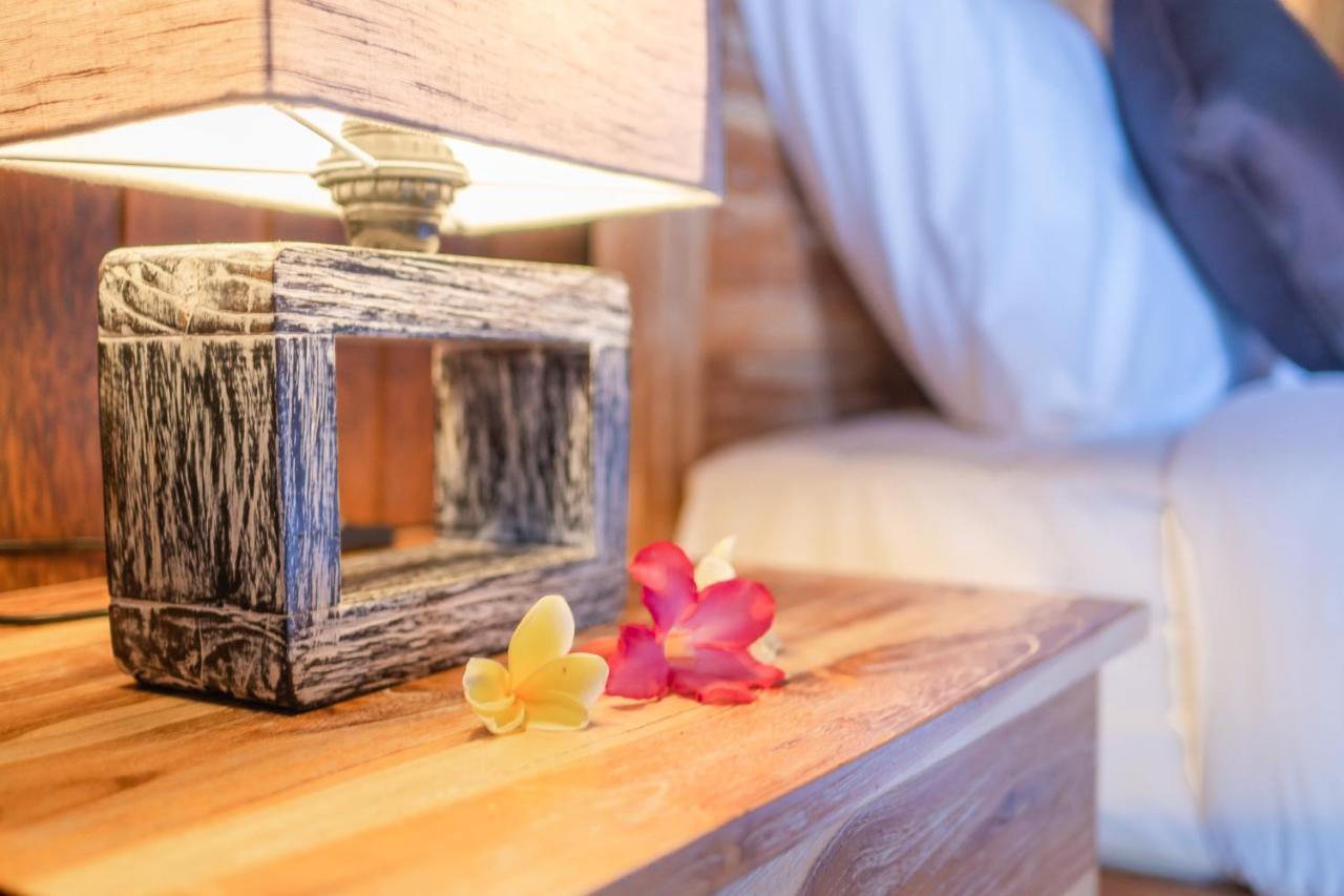 Wooden Puri Guesthouse Uluwatu Exteriör bild